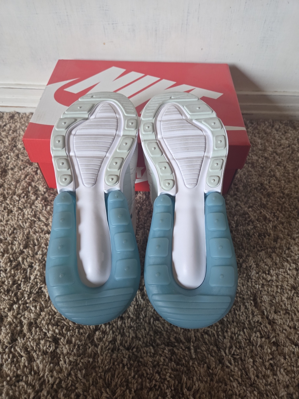 Nike Youth Or Women’s Air Max 270 - Picture 2 of 5